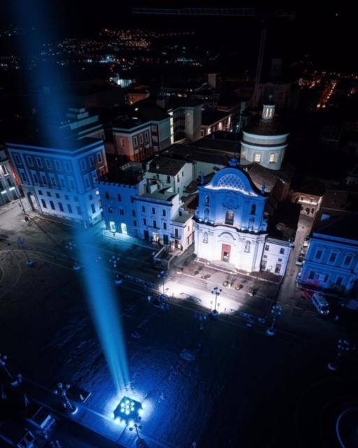 Dodici anni fa il Terremoto dell'Aquila, il fascio di luce azzurra ed i 309 rintocchi di campana per ricordare le vittime 