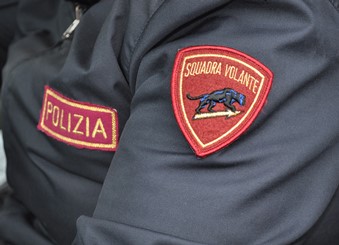 La Polizia di Stato di Pescara arresta truffatore, voleva comprare smartphone di 1400 euro con documenti falsi.